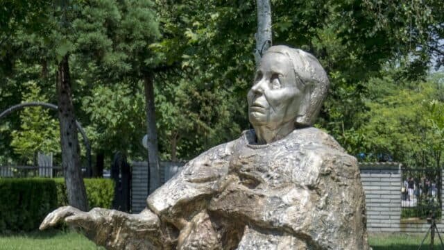 Balkan Nostradamus'u: Baba Vanga'nın Vizyonları Arnavutluk Medyasını Sular Altında Bırakıyor