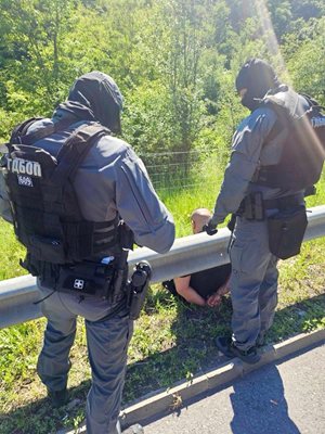 Grup, yeni üyeler için seçme yapacağını duyurduğu 14 Haziran'da tutuklandı.