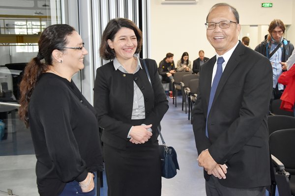 Araştırmadan Sorumlu Rektör Yardımcısı Prof. Elitsa Gieva, Uluslararası İlişkilerden Sorumlu Rektör Yardımcısı Prof. Lidiya Galabova ve Prof. Juin Jey Liu. Fotoğraf: TU-SOFYA