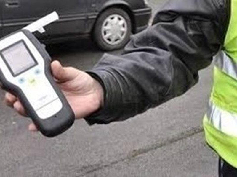 Dobriç Bölgesinde Sarhoş ve Uyuşturucu Etkisindeki Sürücü Yakalandı, Yolcu da Gözaltına Alındı