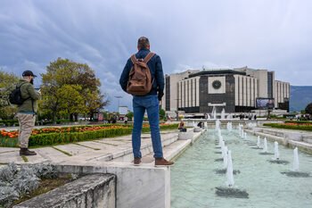 Gelirler Düşüyor, Maaş Beş Kat Artıyor veya NDK Nasıl Yönetiliyor