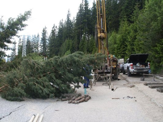 Pamporovo Yakınlarındaki Heyelanı İzlemek İçin Derin Sondaj Kuyularına Sensör Yerleştiriliyor