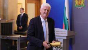 Bulgaristan, Ukrayna'ya Askeri Yardımın Durdurulması Hakkında AB ve NATO'ya Bilgi Verilmediğini Söyledi