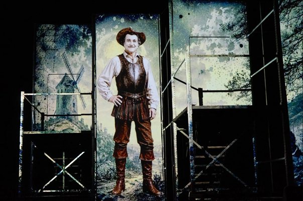 Partsalev, hologram teknolojisiyle sahnede yeniden hayat buldu.