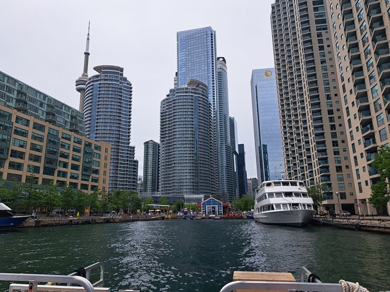 Kanada, Toronto'daki ABD Konsolosluğu'na Düzenlenen Saldırıyla İlgili 19 Yaşında Bir Kişiyi Tutukladı