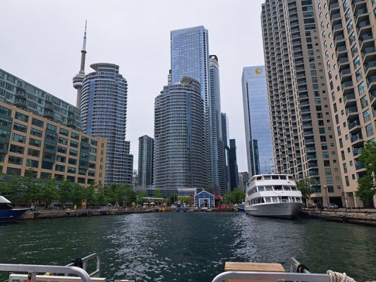 Kanada, Toronto'daki ABD Konsolosluğu'na Düzenlenen Saldırıyla İlgili 19 Yaşında Bir Kişiyi Tutukladı