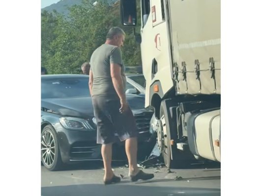 Yunanistan Yolunda Bir Kaza Daha: Otomobil Tırla Kafa Kafaya Çarpıştı