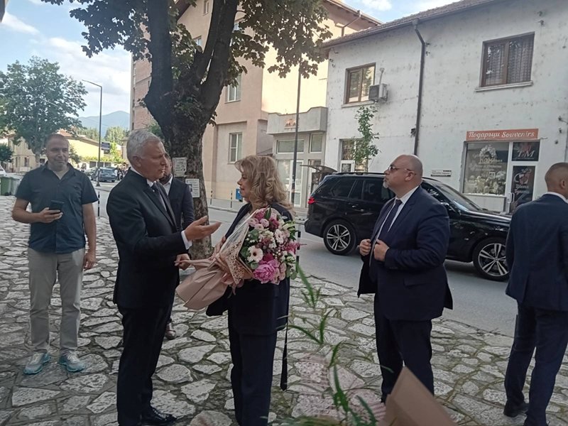 Yotova Razlog'daki Tiyatro Şenliklerini Açtı (Fotoğraflı)
