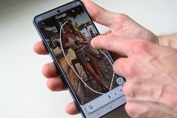 Anahtar Kelimelerin Ötesinde: Circle to Search ile Saniyeler İçinde Moda Kombinasyonunuzu Keşfedin
