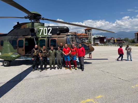 Helikopter ekibi ve kurtarma ekipleri