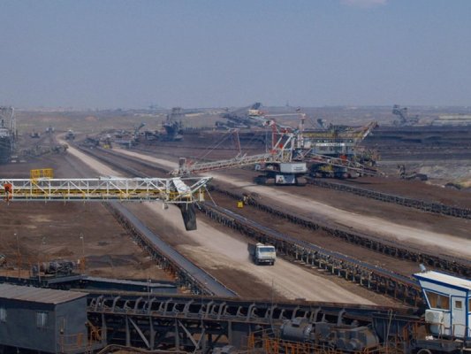 Güneş enerjisi zirvede, ancak kömür ve gaz sistemi hala ayakta tutuyor