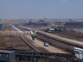 Güneş enerjisi zirvede, ancak kömür ve gaz sistemi hala ayakta tutuyor