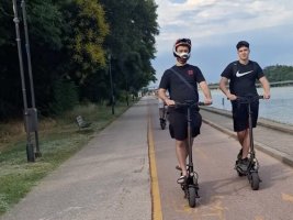 Plovdiv'de Scooter Sürücüsü Genç, Uyarısına Kızdığı Kişiye Tekme Attı