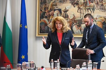 Yotova: BNB, 2 Avro Madeni Parayı Kiril Alfabesiyle Korumalı