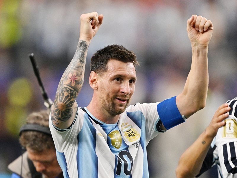 Messi Muhabirlerin İlgisi Karşısında Şaşkın: 500 Kere Durmam Gerekiyor