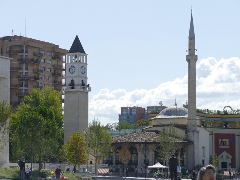 Arnavutluk AB Üyeliğine Hızla Yaklaşırken Bosna-Hersek Yavaş Reformlarla Geride Kalıyor