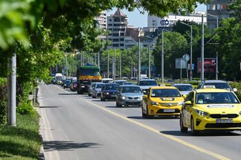 Taksi Şoförleri Dijital İzinleri Destekliyor Ancak Çıkartmaların Kaldırılmasına Karşı Çıkıyor
