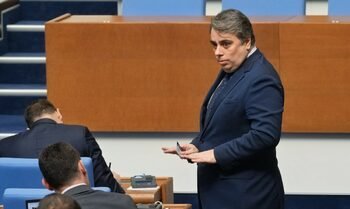 Asen Vasilev Radev'e Karşı Çıkıyor: Bütçeyle Hiçbir Sorun Yok
