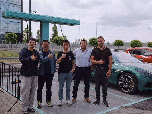Marco Polo Drive Projesi Delegasyonu, Sofya'daki BYD Showroom'unu Ziyaret Etti