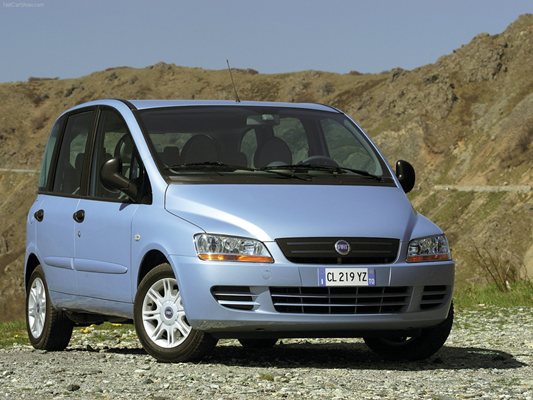 Tarihin en radikal makyajlarından biri olarak kabul edilen Fiat Multipla makyajı (2004).