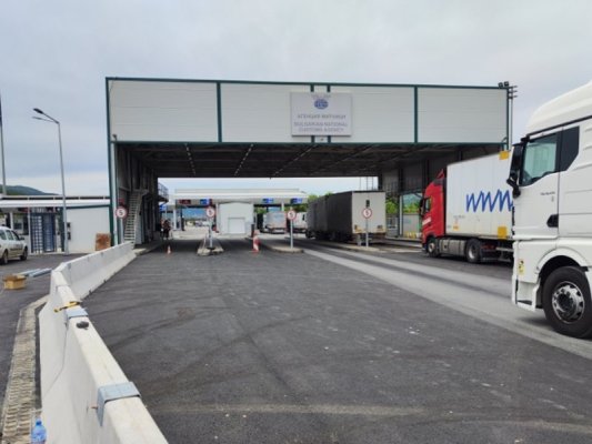 Kalotina Sınır Kapısı'nda Giriş Yapan Araçlar İçin Trafik Yoğun