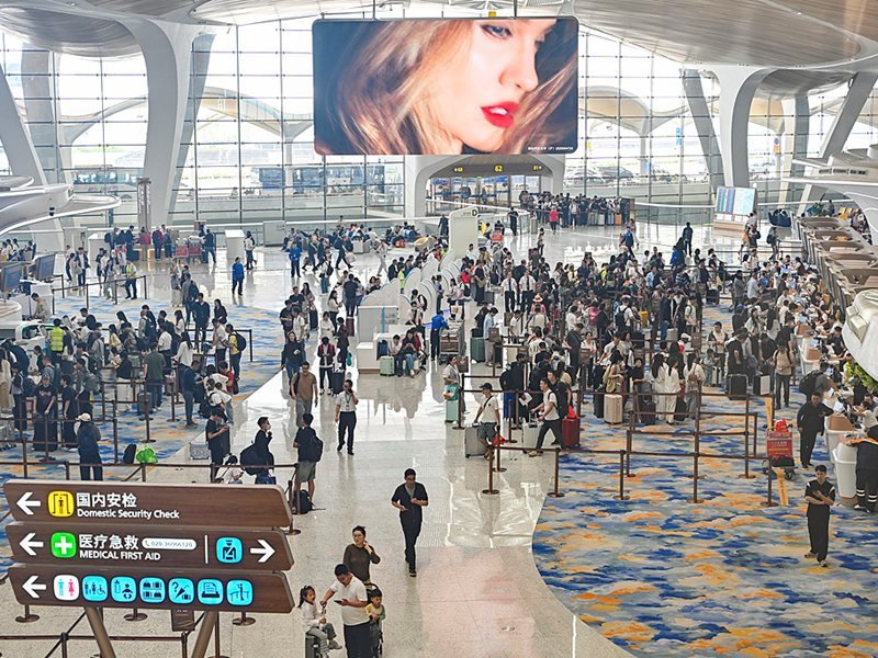 Guangzhou Baiyun Havalimanı'nda Sınır Ötesi Yolcu Rekoru Kırıldı