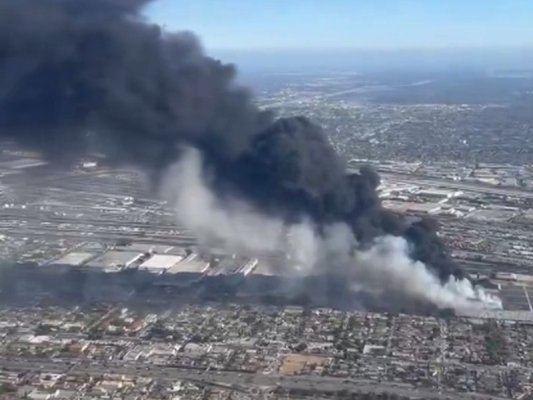 Los Angeles'ta Büyük Yangın: Olağanüstü Hal İlan Edildi (Video)