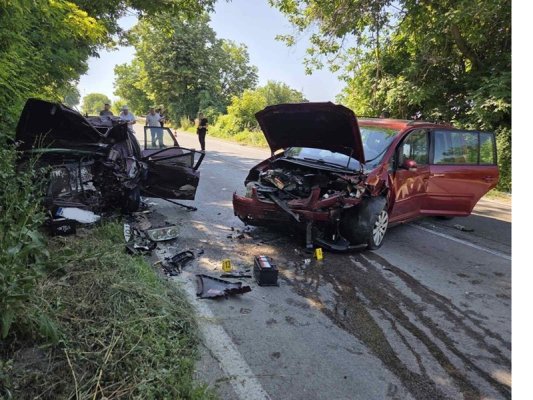 Uyuyakalan Sürücü Razgrad Yakınlarında Kafa Kafaya Çarpışmaya Neden Oldu, Beş Kişi Yaralandı
