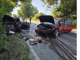 Uyuyakalan Sürücü Razgrad Yakınlarında Kafa Kafaya Çarpışmaya Neden Oldu, Beş Kişi Yaralandı