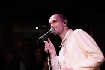 Arnavut Kökenli Amerikalı R&B Sanatçısı JMSN Bu Sonbaharda Bulgaristan'a Geliyor