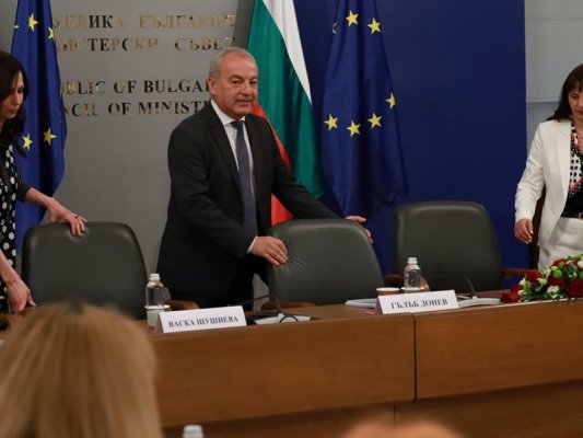 Nataliya Efremova: Memurların Maaşlarının Korunacağına Dair Garanti Olmadan Sigorta Primi Ödemesi Fikrini Kabul Etmiyoruz