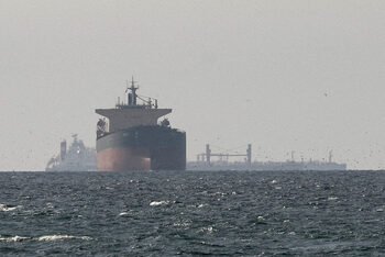 Ukrayna, Karadeniz'de Rus Gölge Filosuna Ait Tankeri Vurdu