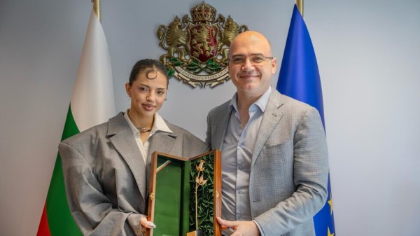 Eurovision Şampiyonu DARA, Bulgaristan'ı Dünyaya Tanıtacak