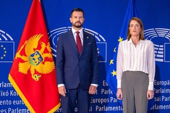 Karadağ AB Üyelik Müzakerelerini Yarıladı