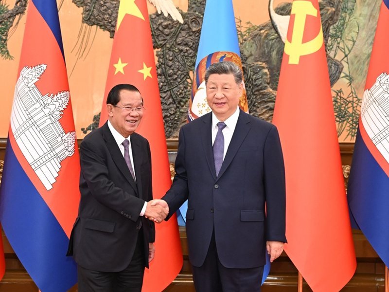 Çin Devlet Başkanı Xi Jinping, Kamboçya Senato Başkanı Hun Sen ile Görüştü
