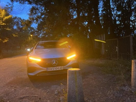 Arsız Sürücü Mercedes'ini Borisova Gradina'nın Ortasına Park Etti