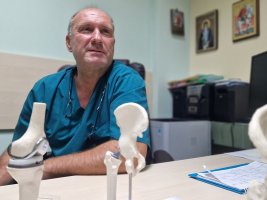 Doç. Dr. Biser Bonchev: Robotik diz protezi ameliyatı ortopedideki en yenilikçi teknoloji