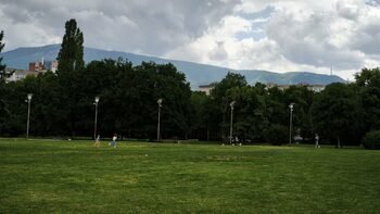 Dağlarda ve Deniz Kenarında Yağışlı Dinamik Hava