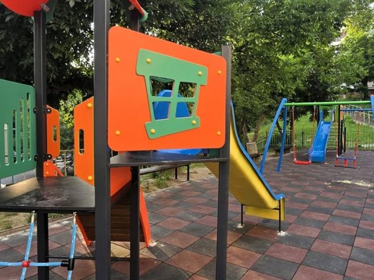 Yeni Oyun Parkı Veliko Tırnovo'nun Zona B Semtinde Çocukları Sevindiriyor