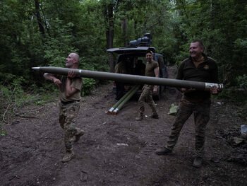 Ukrayna Asker Maaşlarını Yükseltiyor, Cephe İçin Yabancı Arıyor