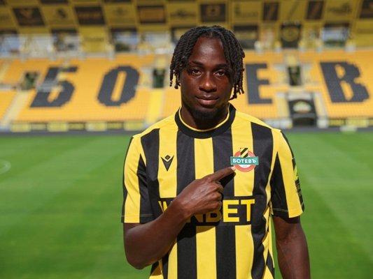 Botev (Plovdiv), Benfica'dan Sol Bek Aldı