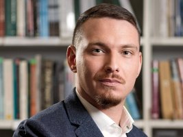 Adrian Nikolov: Memur Maliyeti Dayanılmaz Hale Geliyor, Nüfus Hiçbir Yerde Bu Kadar Hızlı Azalmıyor