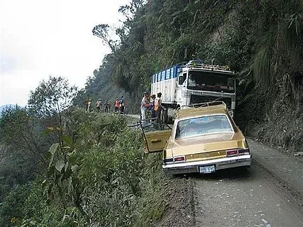 Bolivya'daki tehlikeli yol