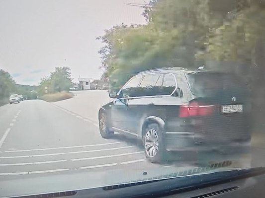 Gabrovo Polisi, Tehlikeli Sağdan Sollama Yapan BMW Sürücüsünü Tespit Etti ve Cezalandırdı