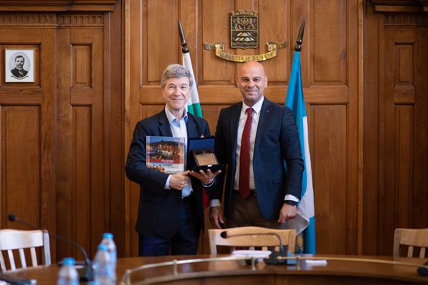 Filibe Belediye Başkanı Kostadin Dimitrov, dünyaca ünlü ekonomist Jeffrey Sachs ile