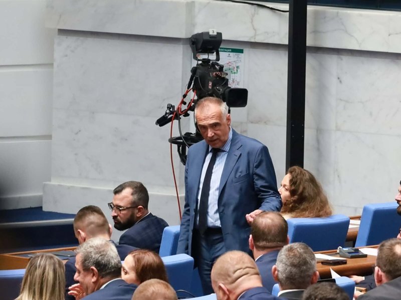 Parlamento Ağustos Ayında Sadece Üç Oturum Yapacak