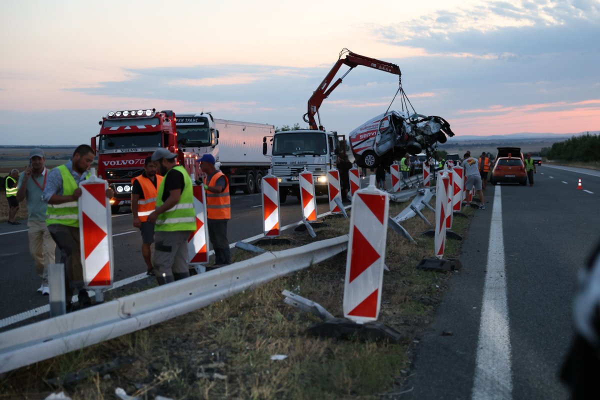 Trakya Otoyolu'ndaki Kazanın Ardından: Yaralıların Durumu Stabil, Bariyerler Değiştiriliyor