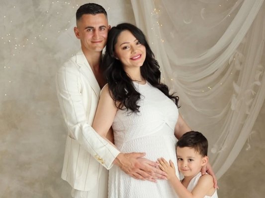 Radostina Kostadinova: Kontrolü Bıraktım ve 6 Tüp Bebek Denemesinden Sonra Doğal Yolla Hamile Kaldım