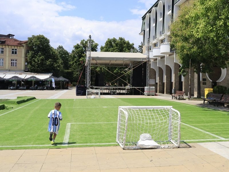 Blagoevgrad'da Meydanda Futbol ve Sinema Şöleni