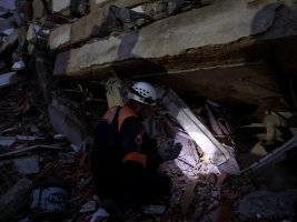 Venezuela'da 3 Yaşındaki Çocuk 6 Gün Sonra Enkazdan Sağ Kurtarıldı
